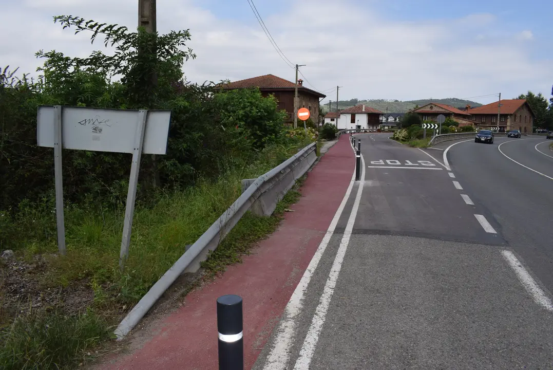 Carreteras y carril peatonal en Pi&eacute;lagos