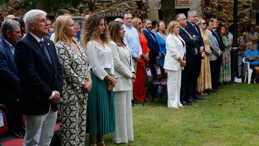 La presidenta de Cantabria, Mar&iacute;a Jos&eacute; S&aacute;enz de Buruaga (centro), asiste a los actos por la Bien Aparecida | Foto- Gobierno de Cantabria