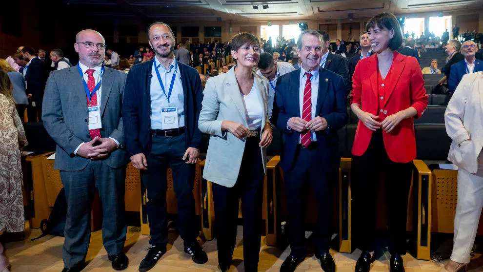 El delegado del Gobierno en la Comunidad de Madrid, Francisco Mart&iacute;n, el secretario de Pol&iacute;tica Municipal del PSOE, Alfonso Rodr&iacute;guez G&oacute;mez de Celis, la ministra Portavoz del Gobierno en funciones, Isabel Rodr&iacute;guez, el alcalde de Vigo, Abel Caballero; y la ministra de Ciencia e Innovaci&oacute;n en funciones, Diana Moran