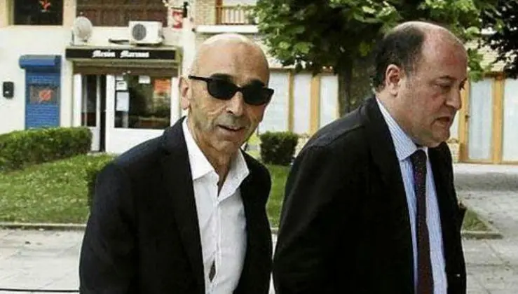 El exalcalde de Noja, Jes&uacute;s D&iacute;az, a su entrada al juzgado de Santo&ntilde;a en una foto de archivo