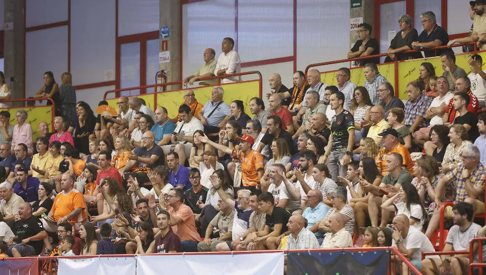 Aficionados del Bathco en el Vicente Trueba