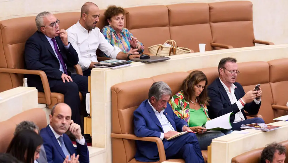 Los diputados del PRC en el Parlamento