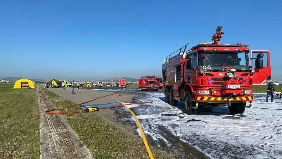 Simulacro de accidente en el aeropuerto Seve Ballesteros
