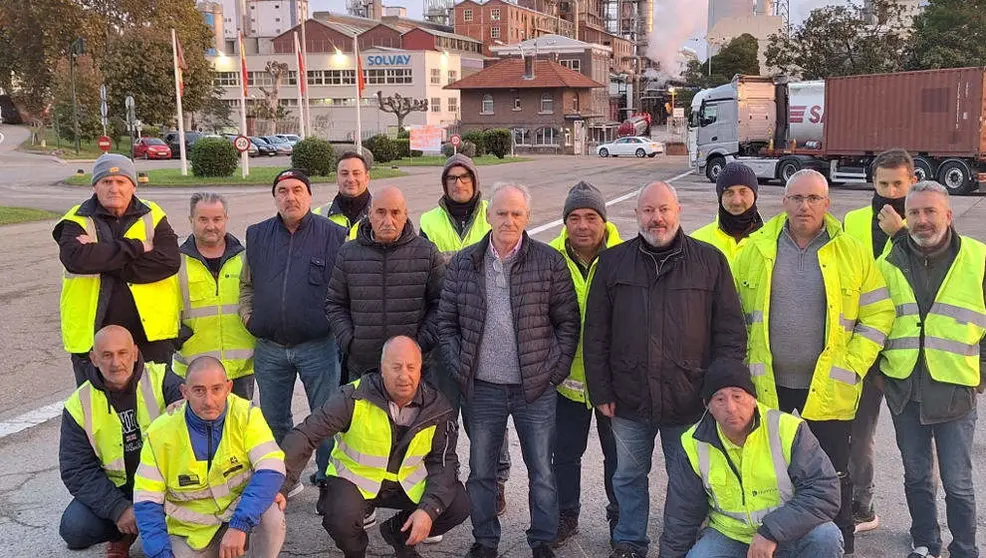Piquete en la cantera de Solvay en el quinto d&iacute;a de huelga.
