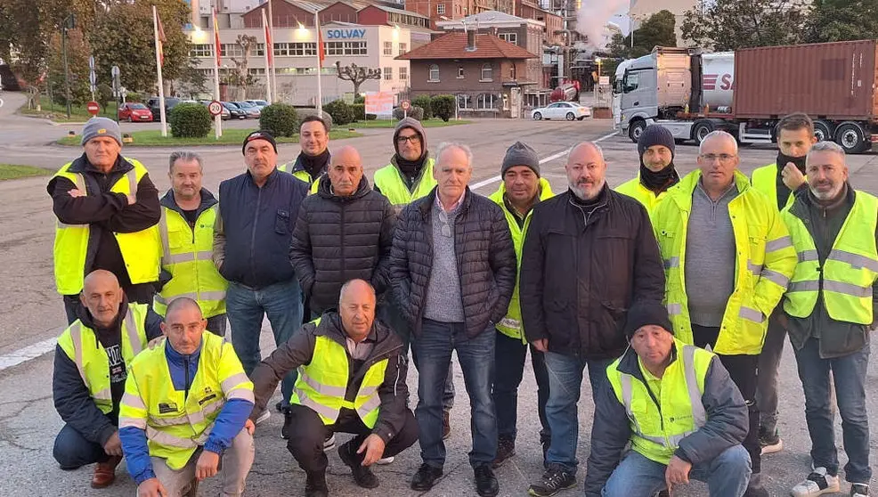 Piquete en la cantera de Solvay en el quinto d&iacute;a de huelga
