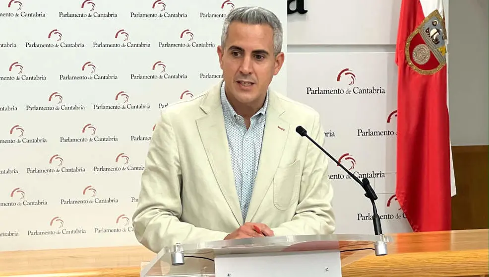 El secretario general del PSOE de Cantabria y portavoz del grupo socialista en el Parlamento auton&oacute;mico, Pablo Zuloaga