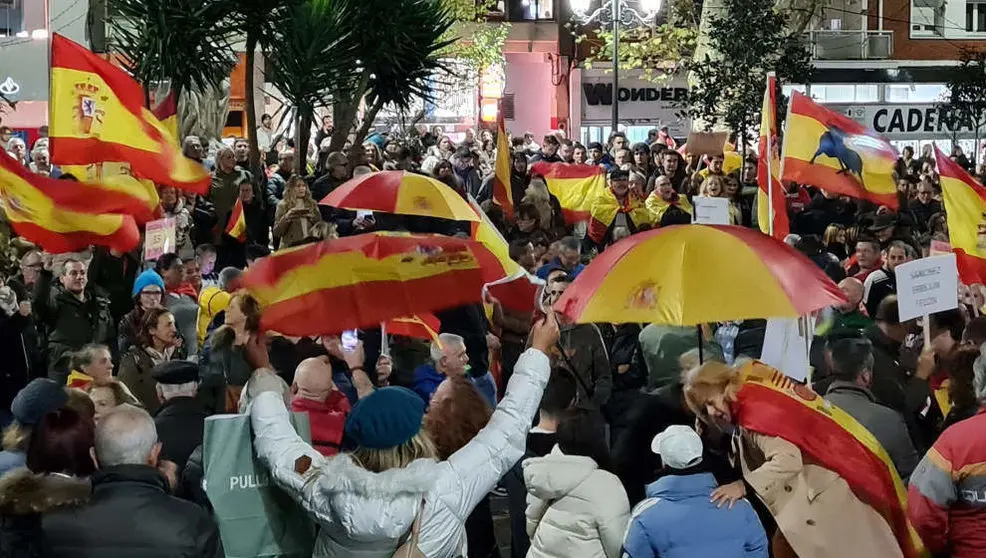Manifestantes contra la amnist&iacute;a en Santander