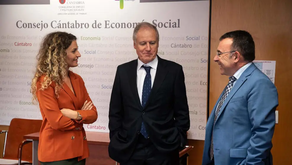  La delegada del Gobierno en Cantabria, Ainoa Qui&ntilde;ones; el consejero de Industria, Eduardo Arasti, y el director territorial de la Inspecci&oacute;n de Trabajo y Seguridad Social, Miguel &Aacute;ngel G&aacute;lvez