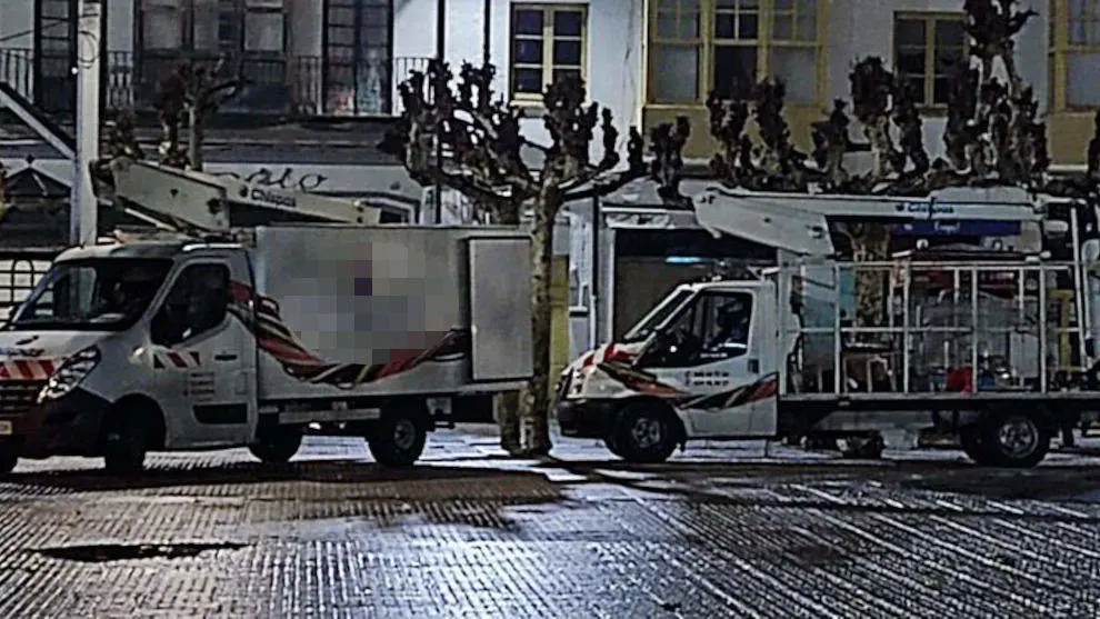 Comienza la instalaci&oacute;n de las luces navide&ntilde;as en Santo&ntilde;a la noche del 7 de diciembre