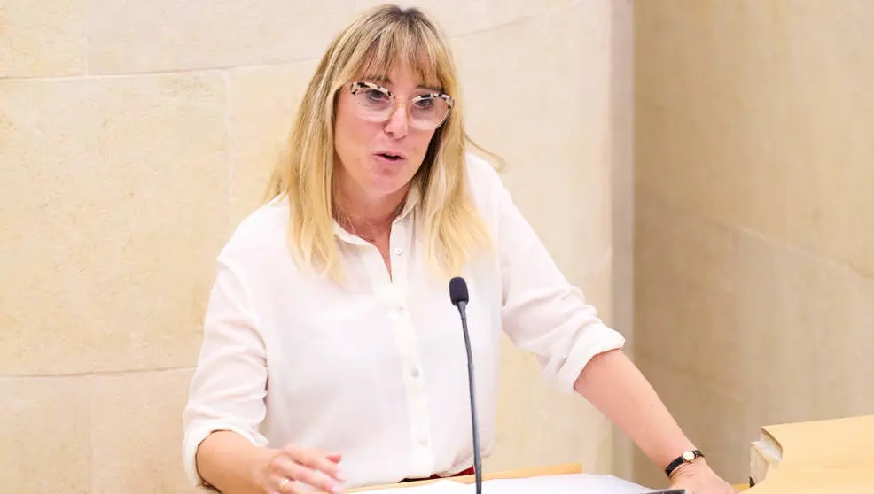La Consejera De Empleo Y Pol&iacute;ticas Sociales, Eugenia G&oacute;mez De Diego, interviene durante la sesi&oacute;n del primer Pleno de legislatura, en el Parlamento de Cantabria