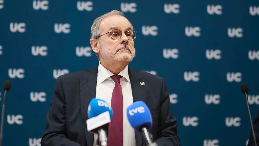 El rector de la Universidad de Cantabria, &Aacute;ngel Pazos, en la rueda de prensa de este jueves
