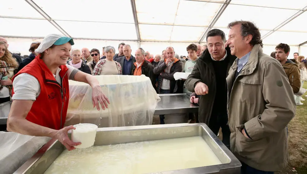 Feria de la Leche de Ruiloba, donde este domingo se ha batido el r&eacute;cord del queso fresco m&aacute;s grande de Espa&ntilde;a