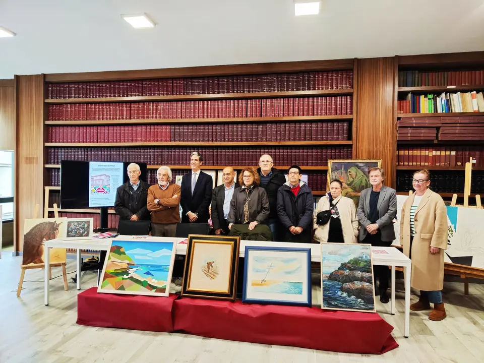 Presentaci&oacute;n de la subasta ben&eacute;fica de artistas de Torrelavega para ayudar a Amica a comprar la Casa Coll