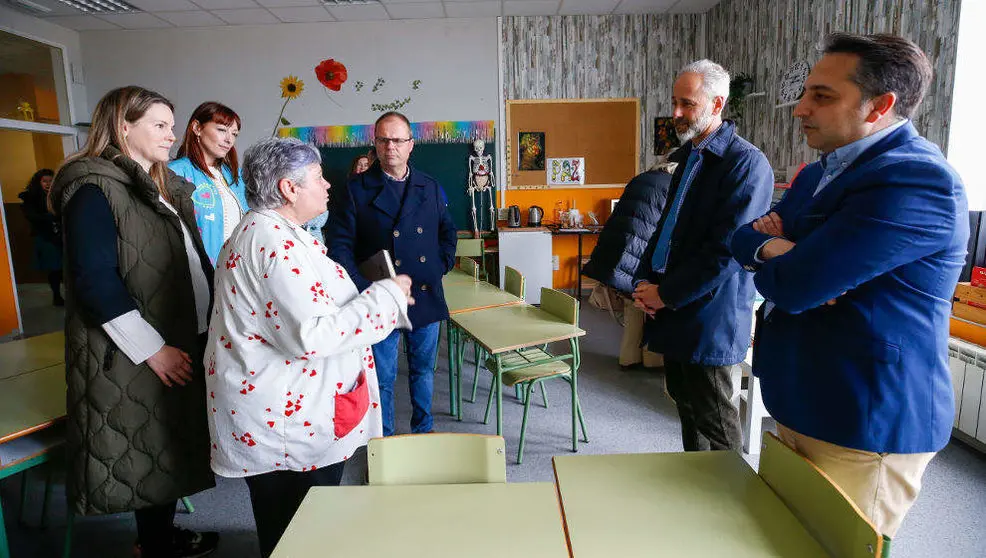 Educaci&oacute;n acondiciona la cubierta del CEIP Las Dunas en Pi&eacute;lagos para evitar filtraciones de agua
