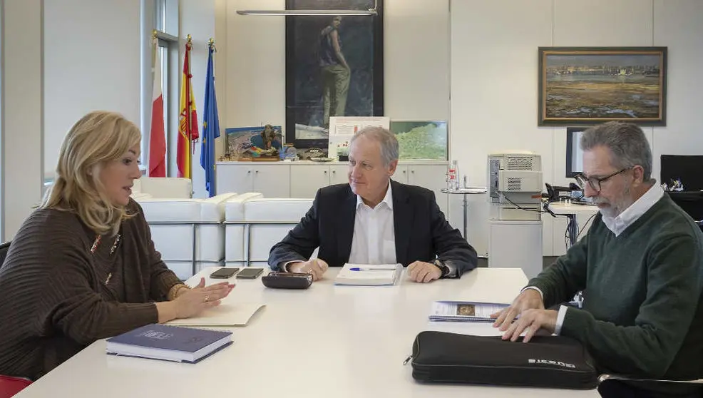 El consejero de Industria, Eduardo Arasti, se re&uacute;ne con la alcaldesa de Polanco, Rosa D&iacute;az