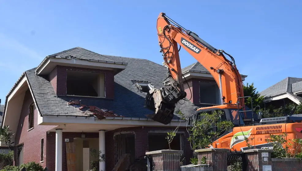 Demolici&oacute;n de viviendas con sentencias de derribo en Cerrias