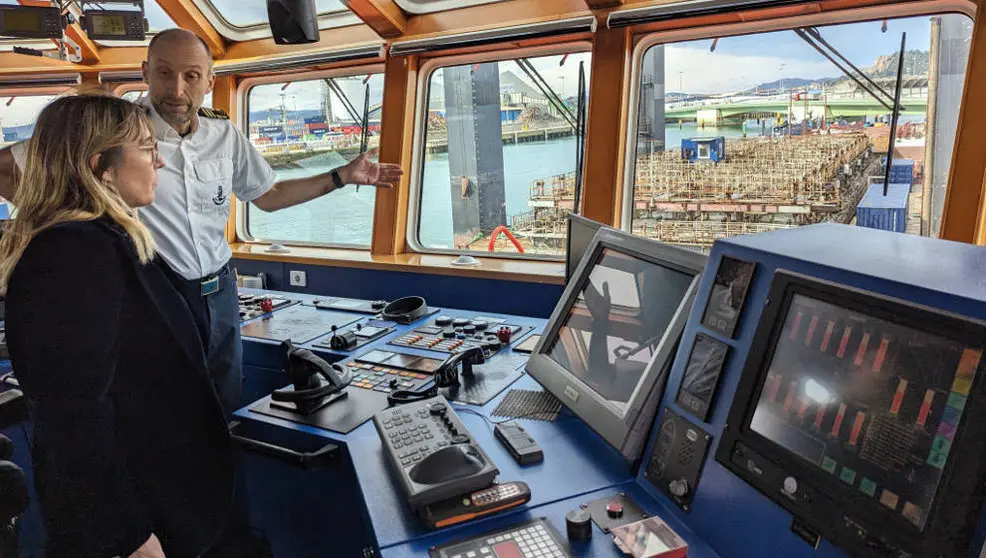 La delegada del Gobierno en Cantabria, Eugenia G&oacute;mez de Diego, visita el buque Mar&iacute;a de Maeztu de Salvamento Mar&iacute;timo