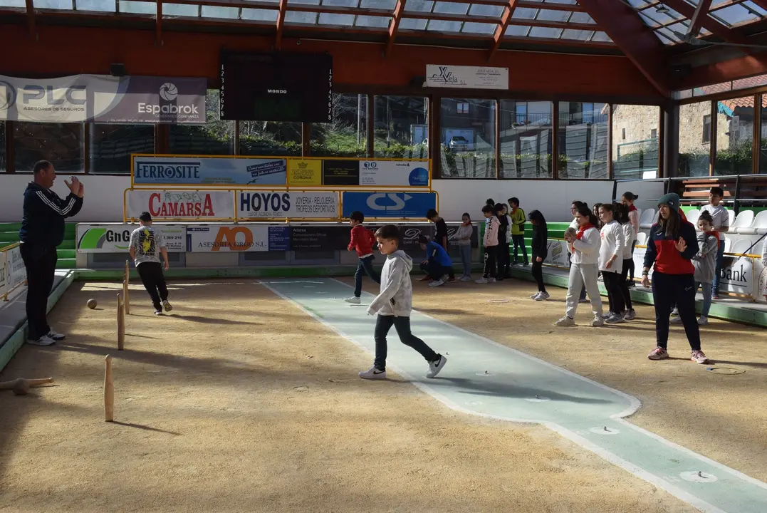 La escuela de bolos de Pi&eacute;lagos realiza una jornada de captaci&oacute;n de alumnos