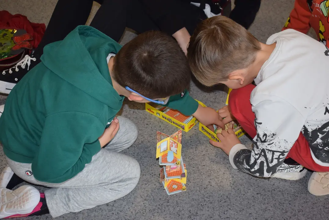 Ni&ntilde;os en el programa de conciliaci&oacute;n de Pi&eacute;lagos