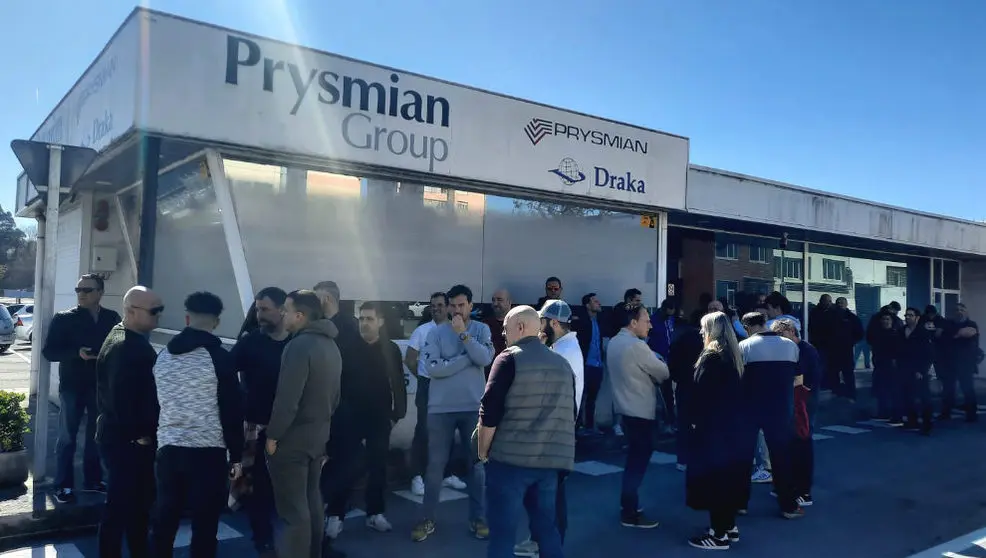 Plantilla a las puertas de la empresa