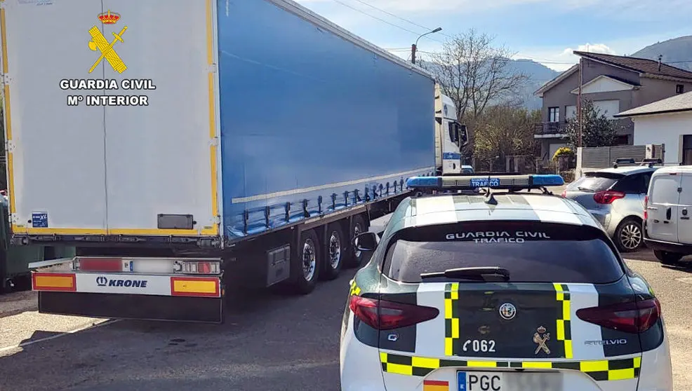  Cami&oacute;n inmovilizado por la Guardia Civil