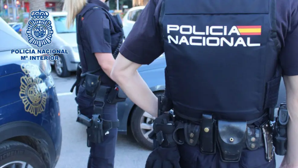 Agentes de Polic&iacute;a Nacional