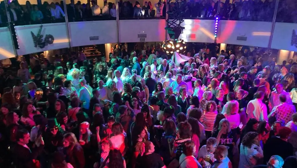 La Sala Vejo repleta de gente disfrutando de los &eacute;xitos de los 80 y 90