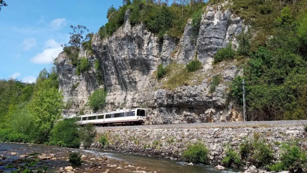 Refuerzo de talud en Reoc&iacute;n