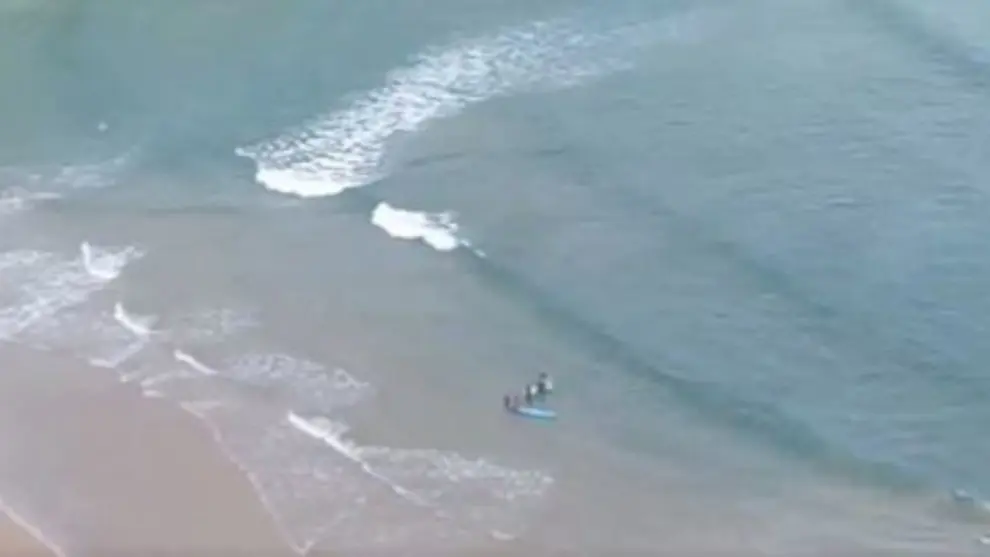 Surfistas en el agua