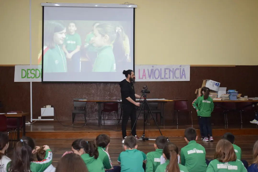 Grabaci&oacute;n de uno de los cortometrajes de la II edici&oacute;n escolar del Proyecto #NoteCortesHaztuCorto. Foto| Archivo