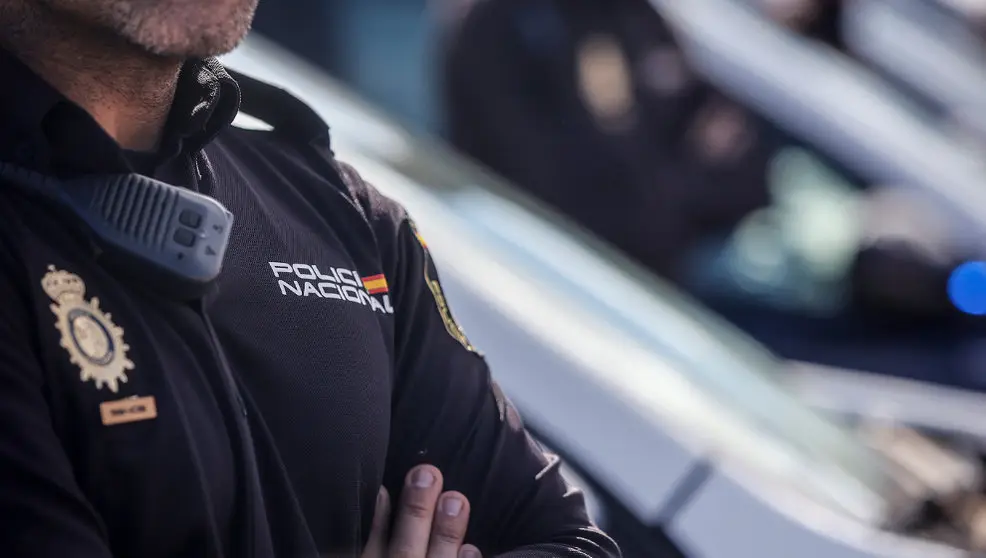 Un uniforme de un Agente de la Polic&iacute;a Nacional | Foto- Rober Solsona