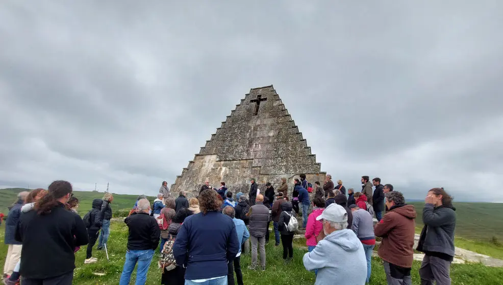 Ruta guiada en la Pir&aacute;mide de los Italianos