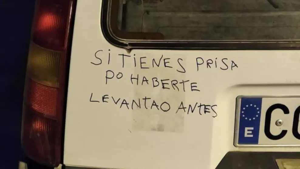 Frase en la parte trasera del veh&iacute;culo