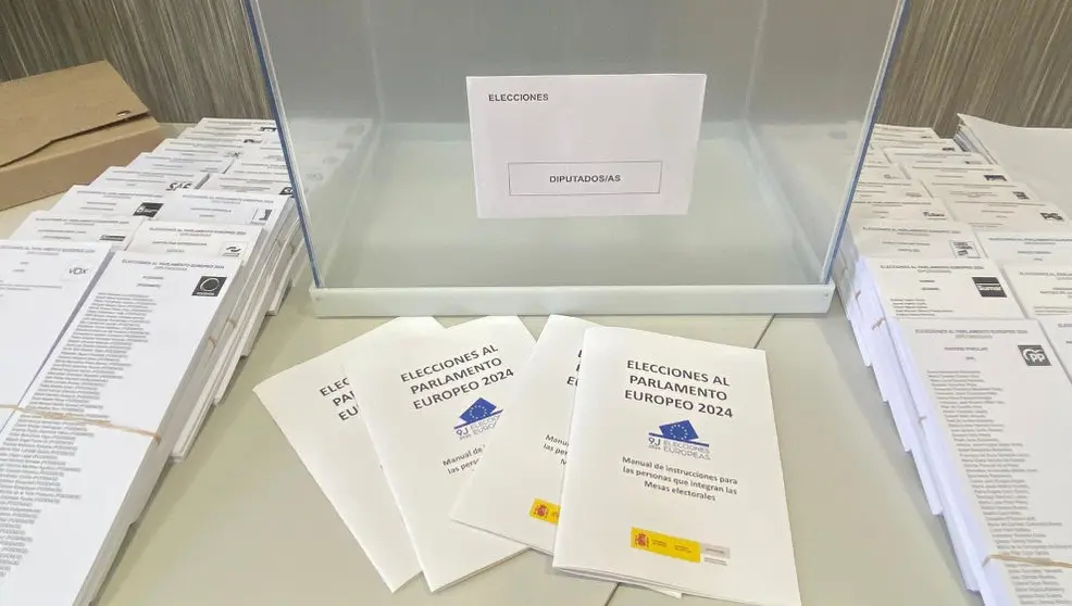 Urna para las elecciones europeas del 9 de junio de 2024