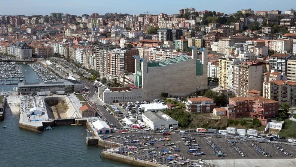 Vista a&eacute;rea de Santander con el Palacio de Festivales en primer t&eacute;rmino