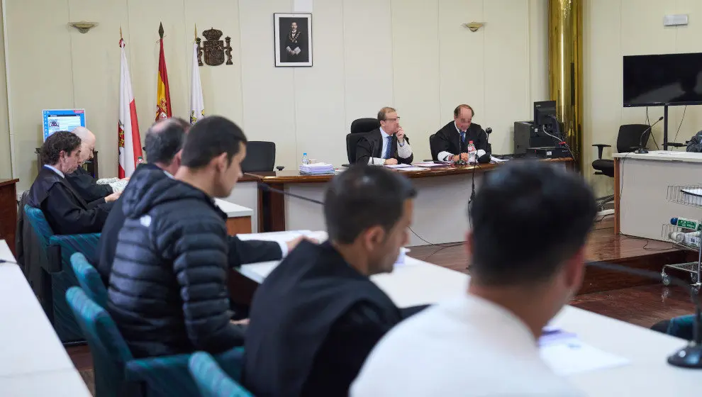 Magistrados durante el juicio por el accidente mortal de Castelar, en la Audiencia Provincial de Cantabria | Foto de archivo
