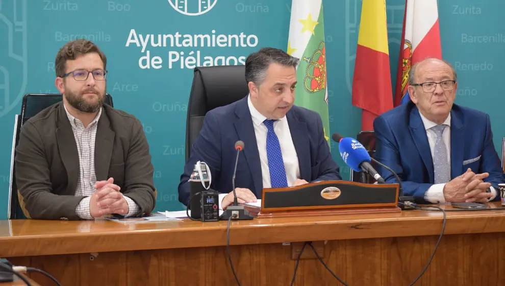 Rueda de prensa del alcalde de Pi&eacute;lagos, Carlos Caram&eacute;s