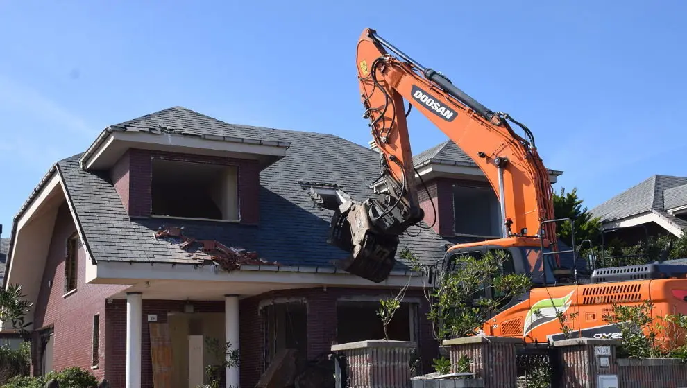 Demolici&oacute;n de viviendas con sentencias de derribo en Cerrias