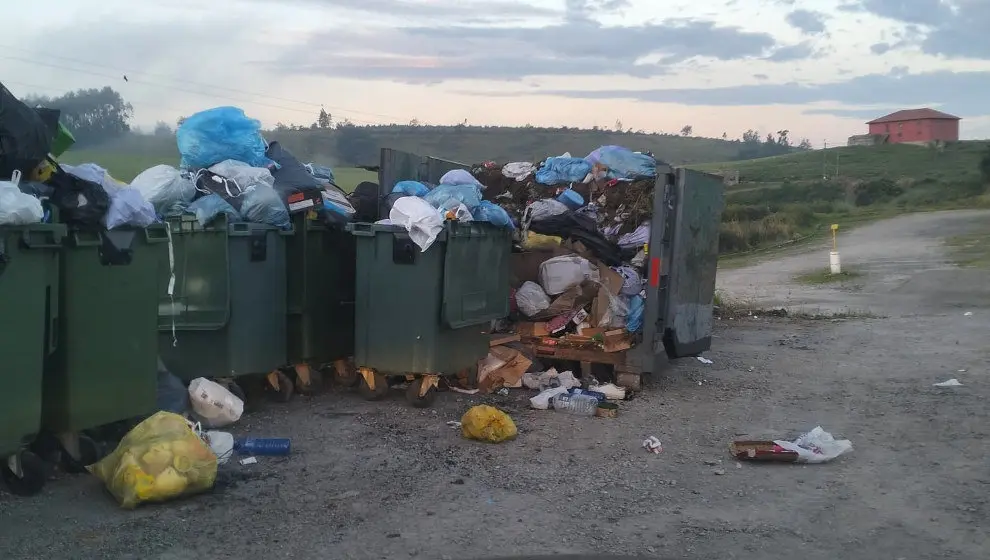 La huelga de de basuras en El Brusco sigue adelante con la vista puesta en la reuni&oacute;n de la Mancomunidad