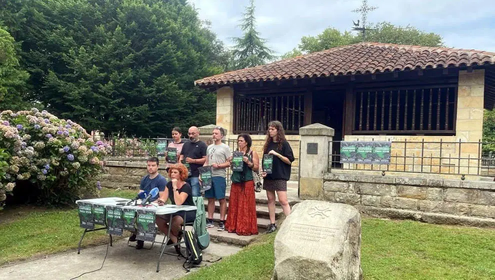 Representantes de colectivos organizadores y convocantes de la manifestaci&oacute;n del 28J en Puente San Miguel