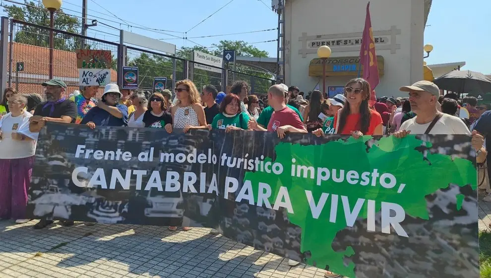Manifestaci&oacute;n de Cantabria para Vivir en el D&iacute;a de las Instituciones | Foto- edc