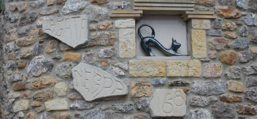 Exigen, otro a&ntilde;o m&aacute;s, la supresi&oacute;n de la suelta la Gata Negra en Carasa o que %22se adapte a los nuevos tiempos y lo sustituyan por una persona disfrazada%22  