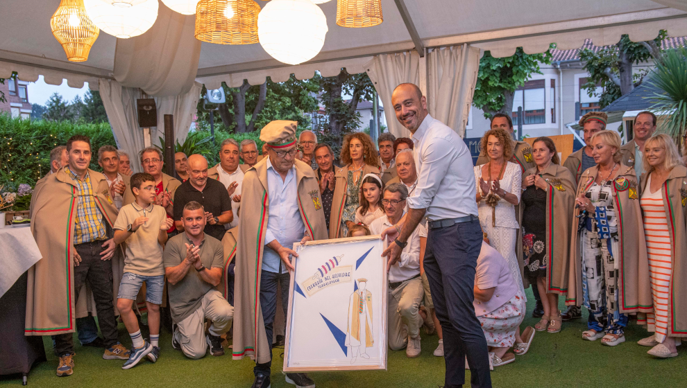 El alcalde, Javier L&oacute;pez Estrada, y el Gran Cofrade de la Cofrad&iacute;a del Hojaldre de Torrelavega, Francisco Javier L&oacute;pez Marcano, han presentado la feria y el XXIII Gran Cap&iacute;tulo que se celebrar&aacute; el domingo 18 en el Teatro Concha Espina - AYUNTAMIENTO DE TORRELAVEGA