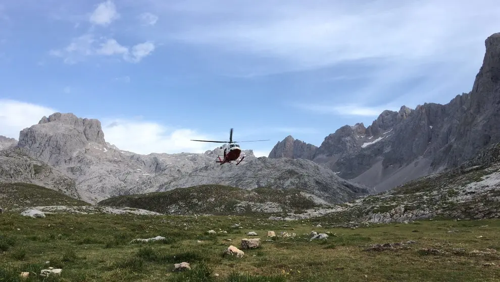 Rescate en helic&oacute;ptero en Picos de Europa