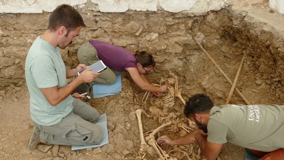 Equipo de intervenci&oacute;n durante las tareas de excavaci&oacute;n y documentaci&oacute;n de v&iacute;ctimas de la Guerra Civil