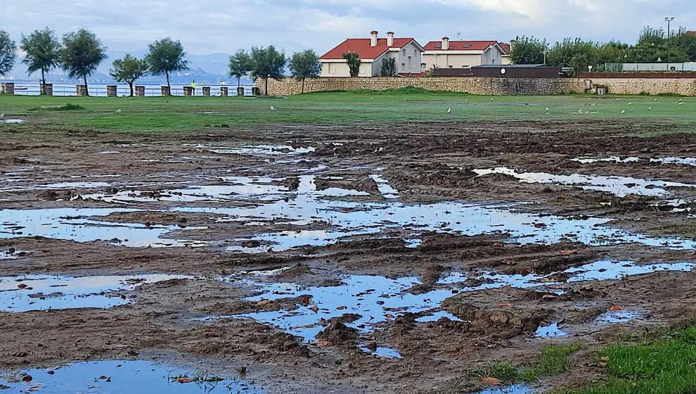 Estado de la Campa de La Magdalena m&aacute;s de 15 d&iacute;as despu&eacute;s de 'The Champion's Burger' | Foto- OB