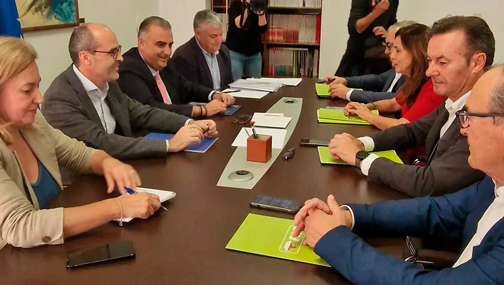 Mesa de negociaci&oacute;n entre PRC y PP