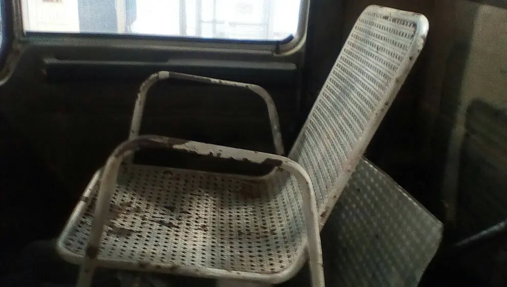 Silla de hierro en la cabina de un cami&oacute;n | Foto- AECA-ITV