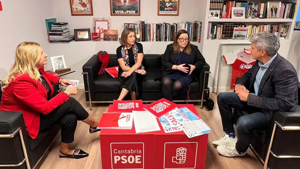 Encuentro entre el secretario general del PSC-PSOE, Pablo Zuloaga, y la secretaria general de CCOO Cantabria, Rosa Mantec&oacute;n