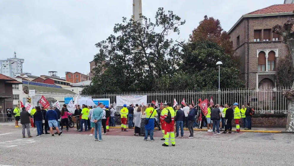 La plantilla de la log&iacute;stica de Solvay se concentra junto a la empresa
